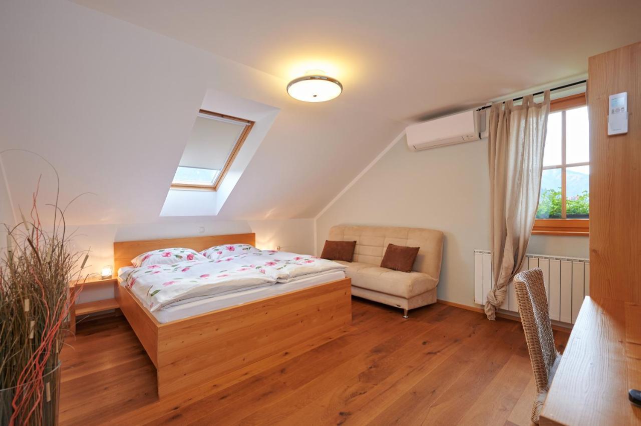Guest House Hisa Sonca Luče Eksteriør billede