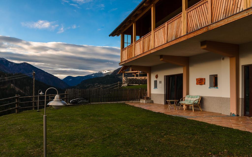 Guest House Hisa Sonca Luče Eksteriør billede
